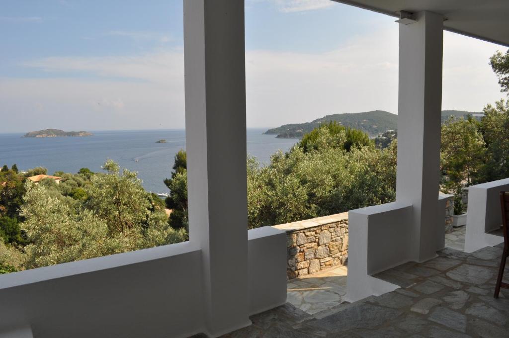 Villa Kim Achladies  Rom bilde